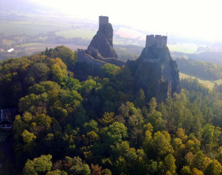 let balonem nad zriceninou hradu trosky